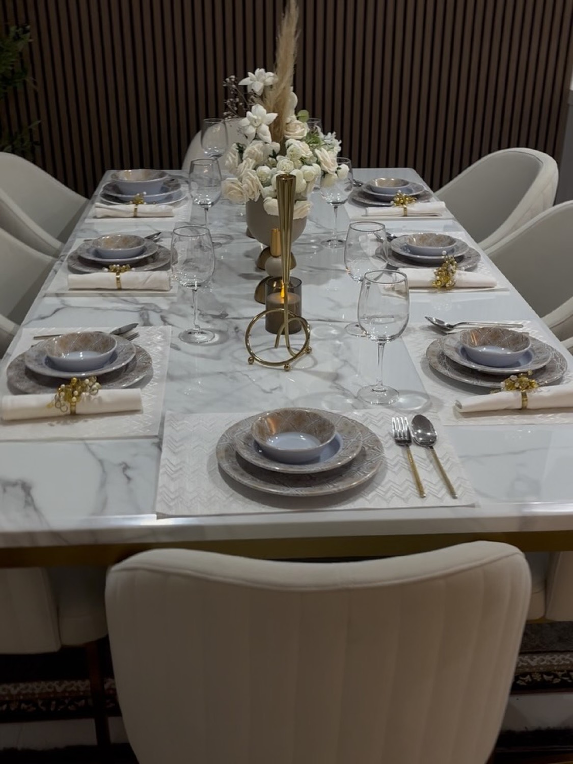 38-piece porcelain dinner set